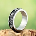 Anillo vintage de acero inoxidable con el ojo que todo lo ve y patrones de pirámides - US 7 / Color Acero