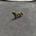 Statuetta di cane golden retriever in ottone antico con trama di pelliccia dettagliata - Cane da Pastore/Golden Retriever
