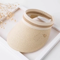 Cappello di paglia beige a visiera aperta con nastro a righe e ape in metallo - Decorazione con Ape / Beige