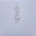 Macro di un ramo di pino artificiale bianco glitterato per decorazioni natalizie - Bianco