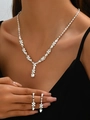 Elegante set di gioielli da sposa in argento con collana di cristallo e orecchini lunghi - Set G311 da 2 Pezzi (Collana + Orecchini) / Argento