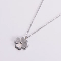 Elegante collana in acciaio al titanio sabbiato argento con ciondolo a quadrifoglio opaco - Color Acciaio