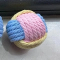 Palla di erba gatta in corda di cotone rosa blu e gialla per gatti da mordere e giocare - Giallo/Blu/Rosa