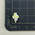 Mini-Harzblumenanhänger mit rosa Schleife und Maßstab für Nailart DIY Zubehör - Drei weiße Blumen