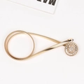 Détail d'une chaîne de taille dorée élastique avec boucle ronde en strass brillant - 60-80cm / 13 Rond / Or