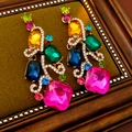 Dettaglio di orecchini vintage quadrati con strass colorati su velluto verde - Mix Multicolore (Perno in Argento S925)