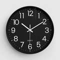 Moderne zwarte wandklok met witte cijfers en een stil quartz uurwerk, rond model - Zwarte Wijzerplaat Zwart Frame