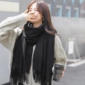 Elegant black cashmere-feel scarf with fringe worn by a model in a city street - 200*70cm / Velvet-Touch Tassel Style / Black