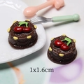 Miniatura di torta al cioccolato e ciliegia in resina per fai da te, scala 1x1,6cm - Torta alle Ciliegie-Caffè