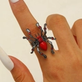 Bague araignée gothique noire avec pierre rouge sur la main pour bijoux d'Halloween - Noir Fusil Strass Rouge (M-399)