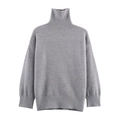 Gros plan du pull gris à col roulé montrant les finitions côtelées et la maille douce - S / Gris clair