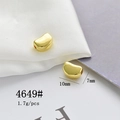 Macro shot of gold-plated bean-shaped pendant 10x7mm for DIY necklace and bracelet - Gold Bean Shape Jewelry Bead (4649#)
