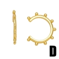 Makroansicht der goldenen Ohrmanschette mit Vintage-Metallperlen und poliertem Finish - Stil D-Einzelschichtige Perle