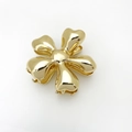 Nahaufnahme der goldenen Blumen-Haarklammer aus Legierung mit polierter Oberfläche und Zähnen - Kleines Gold