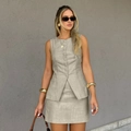 Completo due pezzi in lino con gilet abbottonato color avena e minigonna a trapezio - S / Albicocca