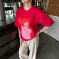 Κόκκινο oversized βαμβακερό T-shirt με αφηρημένο σχέδιο και χαμηλούς ώμους - S / Κόκκινο