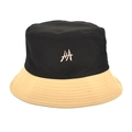 Dettaglio cappello bucket bicolore con corona nera, tesa beige e logo HA ricamato - M (56-58cm) / Nero+Beige