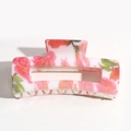 Grande pince à cheveux ondulée avec motifs floraux roses sur un fond blanc pur - Fleur Rouge et Blanche