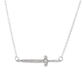 Dettaglio del ciondolo a spada d'argento con intarsio di cristalli scintillanti - Spada d'Argento con Strass (K-1113)