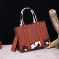 Detalle del bolso tote marrón con estampado de vaca, asas trenzadas y bandolera - S / Marrón (PG5019)