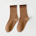 Braune Baumwollsocken mit dunklen Doppelstreifen für Damen und Herren, flach liegend - Einheitsgröße (EU 35-40) / Kaffee (1 Paar)