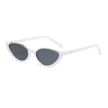Occhiali da sole cat-eye alla moda con montatura bianca, finiture oro e lenti nere - Montatura Bianca Lenti Grigie