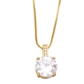 Élégant collier en or avec pendentif en zircone ronde brillante serti à quatre griffes - Blanc