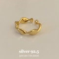 Close-up of 18k gold plated 925 silver wavy open ring showing material certification - Adjustable Open / Gold