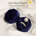 Donkerblauwe achthoekige fluwelen sieradendoos met parelringset, maat 5x5x4cm, 30g - Donkerblauw