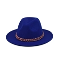 Dettaglio cappello fedora blu acceso con decorazione a catena rosa a contrasto - Adulto 57-60cm / Blu Reale (02)