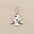 Detailansicht Silberner Weihnachtsbaum-Anhänger mit rosa und blauen Zirkonsteinen - Silber