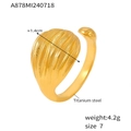 Maat 7 goudkleurige titaniumstalen ring met getextureerde druppel en open band - Eén Maat US 7 / Waterdruppel Textuur (A878-Goud)
