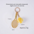 Porte-clés mini raquette de tennis dorée avec balle jaune et manche texturé - 2.6cm Large / Raquette Or + Balle Jaune 2.6cm