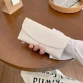 Minimalistisches cremefarbenes langes Portemonnaie mit mattem Finish und Naht - Weiß