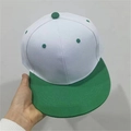 Cappellino da baseball bicolore con corona bianca e visiera piatta verde alla moda - Regolabile / Bianco con Tesa Verde