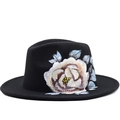 Klassischer schwarzer Wollfilzhut mit handgemalten weißen Blumen und blauen Blättern - M (56-58cm) / Schwarz Handbemalte Blume (01)