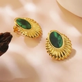 Vintage style gold earrings with green oval stone and radial stripes texture - Gold Vintage Green Heart