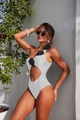 Dettaglio di fiori 3D neri su costume intero bianco monospalla con design cut-out - S / Bianco