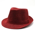 Gros plan sur la texture tissée rouge foncé d'un chapeau fedora en lin respirant et chic - M (56-58cm) / Bordeaux