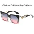 Occhiali da sole cat-eye sfumati nero-rosa con stanghette metalliche dorate traforate - Montatura Nero Rosa Lente Grigio Rosa