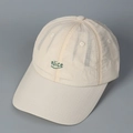 Détail de la broderie Nice sur casquette de baseball à carreaux crème légère - M (56-58cm) / Blanc Cassé