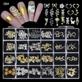 Makro-Detail eines 24-Gitter-Nagelkunst-Sets mit Legierungsschmetterlingen und Charms - Gemischter Stil 08 - Schlangen-Bär-Rosen-Perlen-Kombination