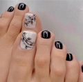 Black and white floral design press-on toenails with leaf pattern for a chic summer look - 1654-Black White Leaf
