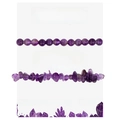 Detalle de cuentas de amatista púrpura y piedras naturales con beneficios curativos - Pulsera de Amatista