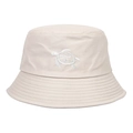 Beige katoenen vissershoed met witte zeeschildpad borduursel op een neutrale achtergrond - Beige