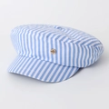 Blauw-wit gestreepte baret met een ronde gouden metalen badge met de letter B erop - Gouden Letter Badge Stijl / Blauw-witte strepen