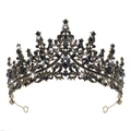 Detail van gotische bronzen kroon met zwarte kristallen en vintage legering onderstel - Antiek Goud + Zwarte Strass