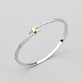 Minimalistischer, zweifarbiger Armreif aus Silber und Gold mit Zirkon-Besatz - Bangle / Weißgold