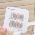 Unghie finte cat-eye blu con motivo a fiamme bianche e finitura perlata, taglia XS - XS / Stile Occhio di Gatto con Fiamma Blu Chiaro Nudo (FM010-XS)