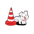 Spilla smaltata con cane bianco e cono stradale rosso per zaini e abbigliamento moda - Cane Accanto al Cono Stradale (CC1582)